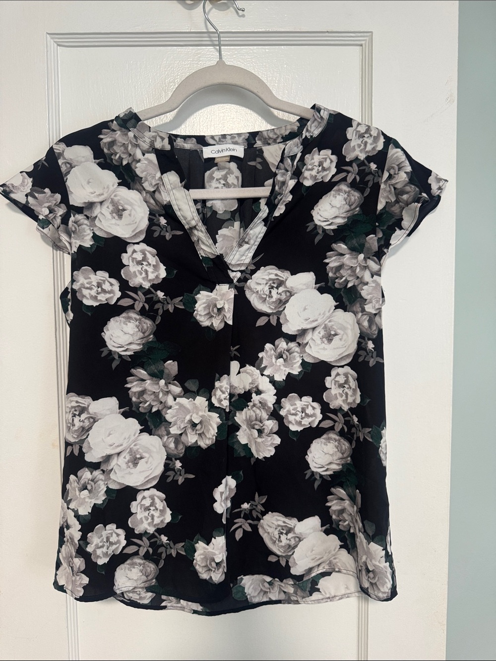 Calvin Klein Black Floral Cap-Sleeve V-Neck Blouse